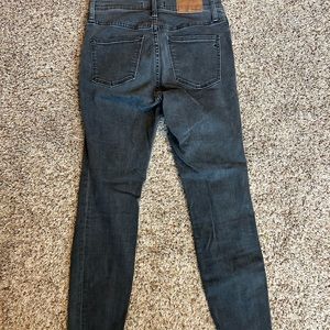 Womens Madewell 9” high rise skinny Jean (factory frayed hem)